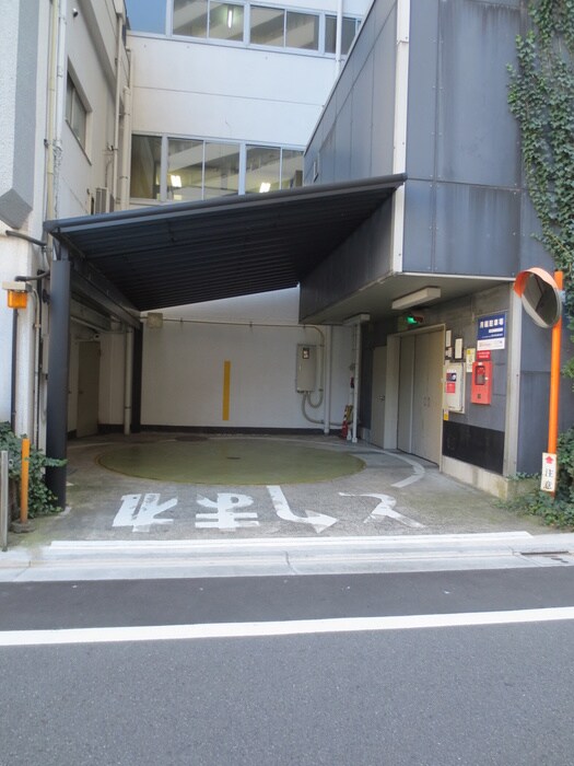 物件外観写真6　(駐車場)