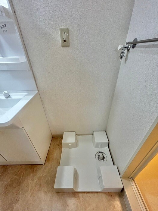 物件内観写真16　(洗濯機置場)