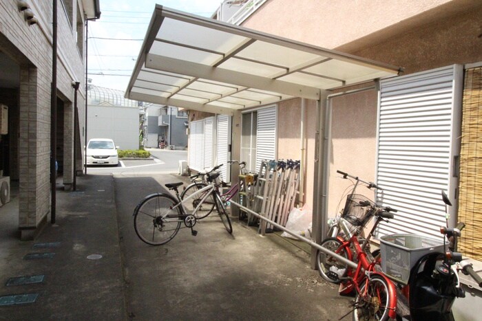 物件外観写真4　(駐輪場)