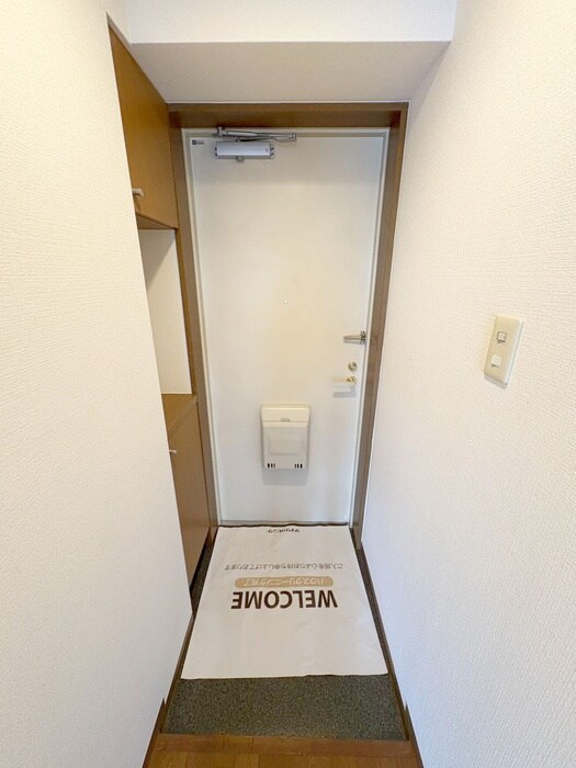 物件内観写真13　(玄関)