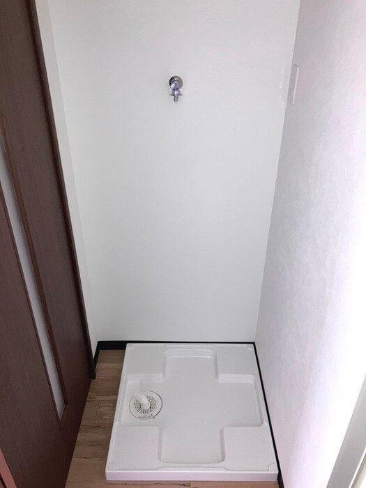 物件内観写真18　(洗濯機置場)