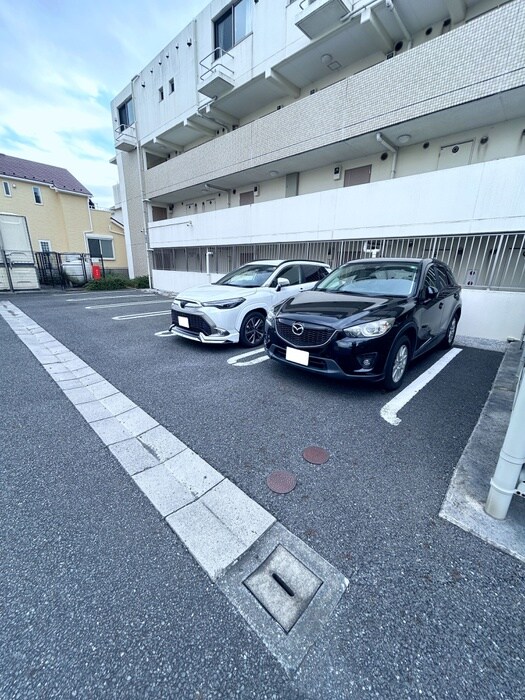物件外観写真5　(駐車場)