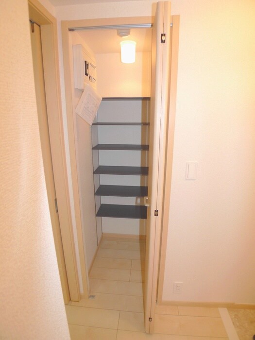 物件内観写真15　(靴箱)