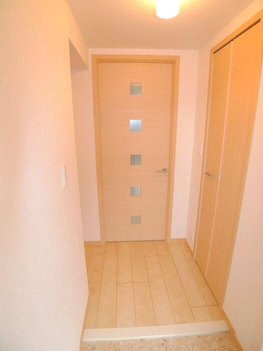 物件内観写真16　(玄関)