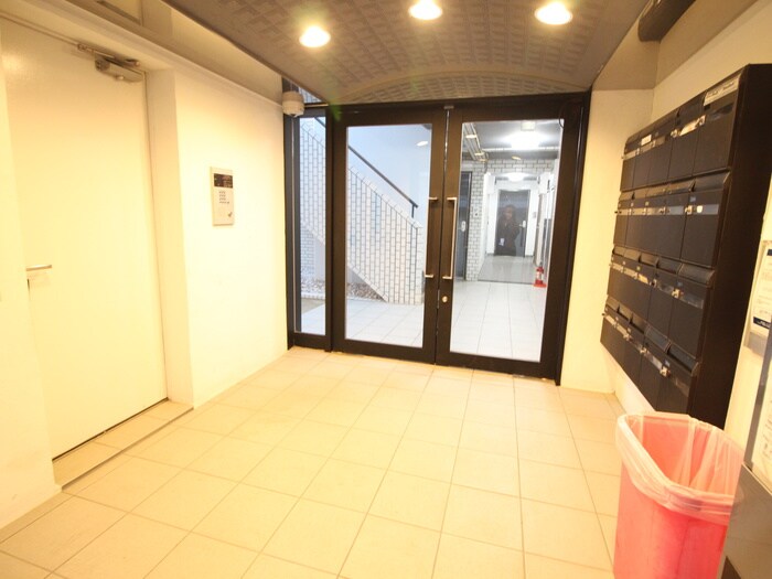 物件外観写真3　(エントランス部分)