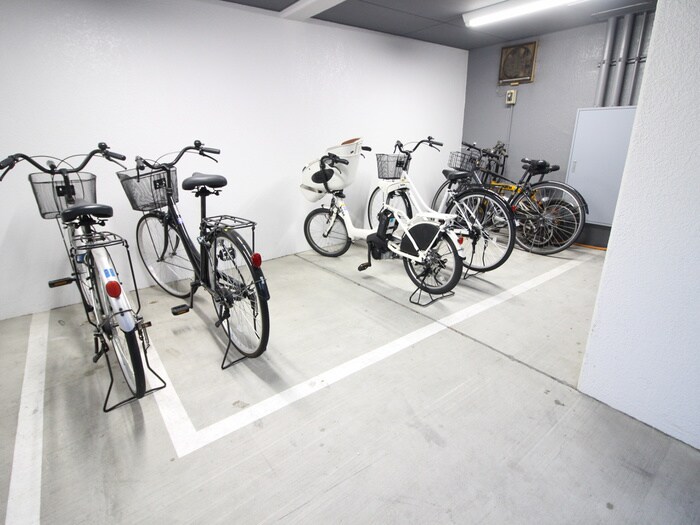 物件外観写真5　(駐輪場)