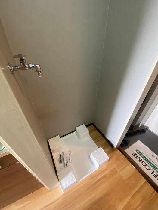 物件内観写真14　(洗濯機置場)