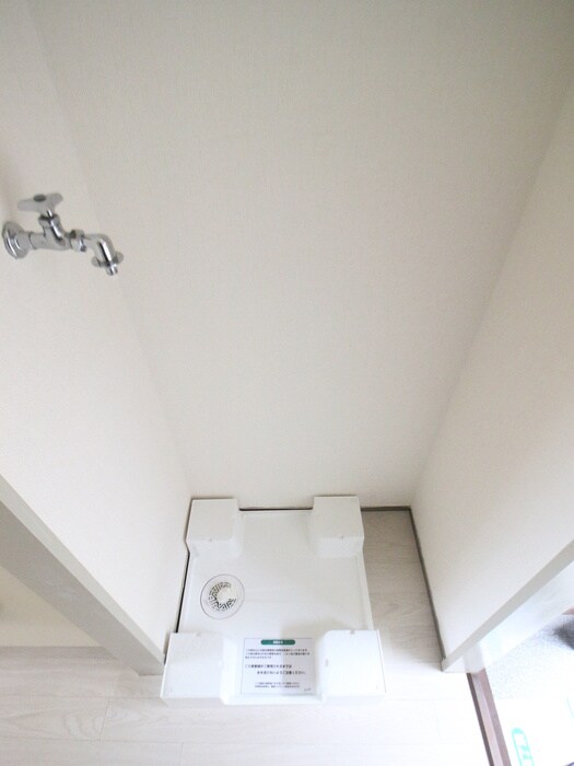 物件内観写真16　(洗濯機置場)