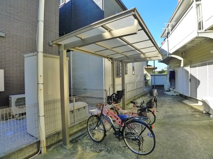 物件外観写真2　(駐輪場)
