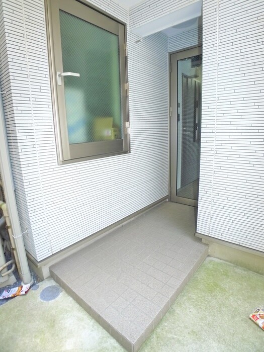 物件外観写真4　(エントランス部分)