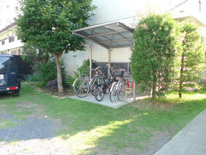 物件外観写真2　(駐輪場)