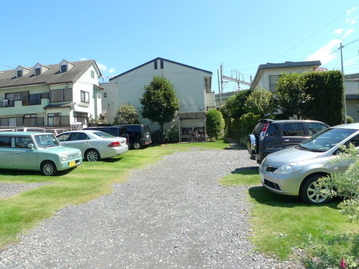 物件外観写真4　(駐車場)