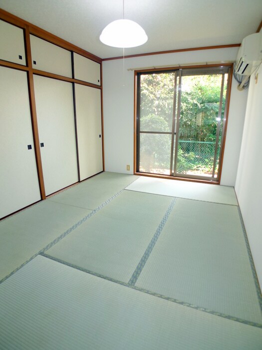 物件内観写真9　(室内からの展望)