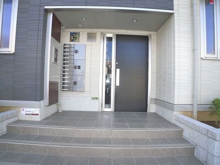 物件外観写真3　(エントランス部分)