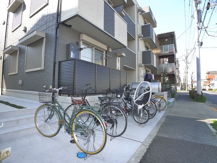 物件外観写真4　(駐輪場)