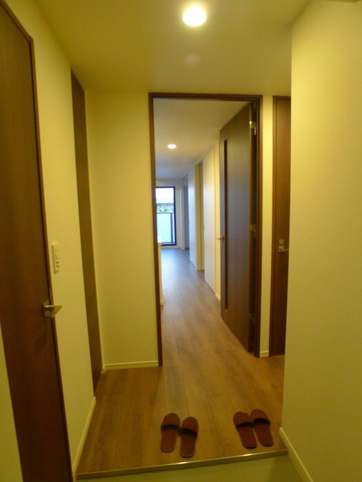 物件内観写真14　(玄関)