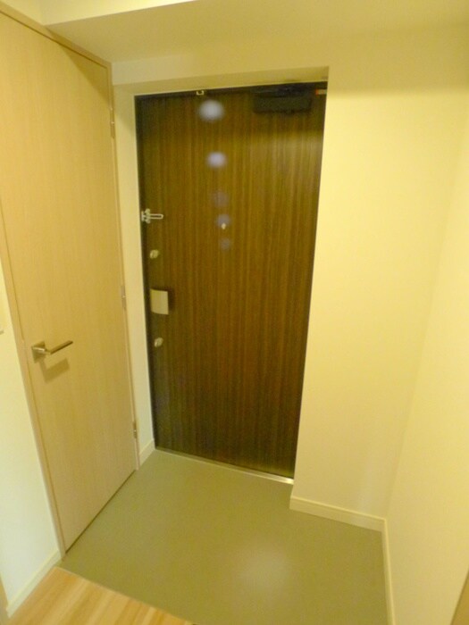 物件内観写真16　(玄関)
