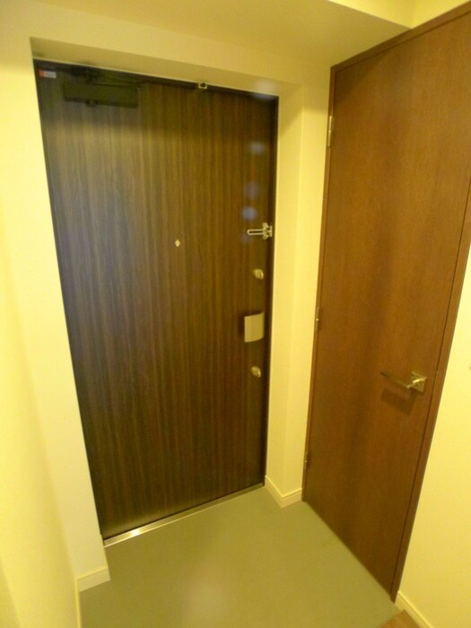 物件内観写真16　(玄関)