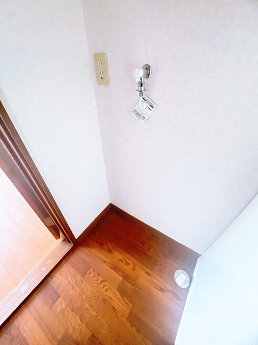 物件内観写真11　(洗濯機置場)