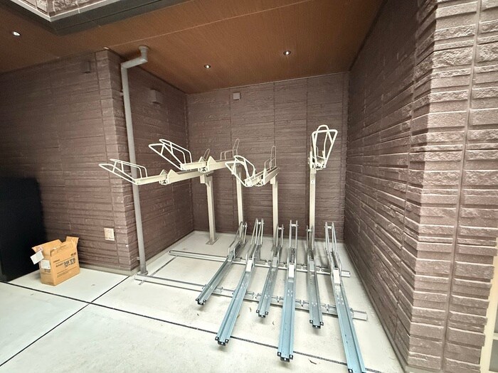 物件外観写真4　(駐輪場)