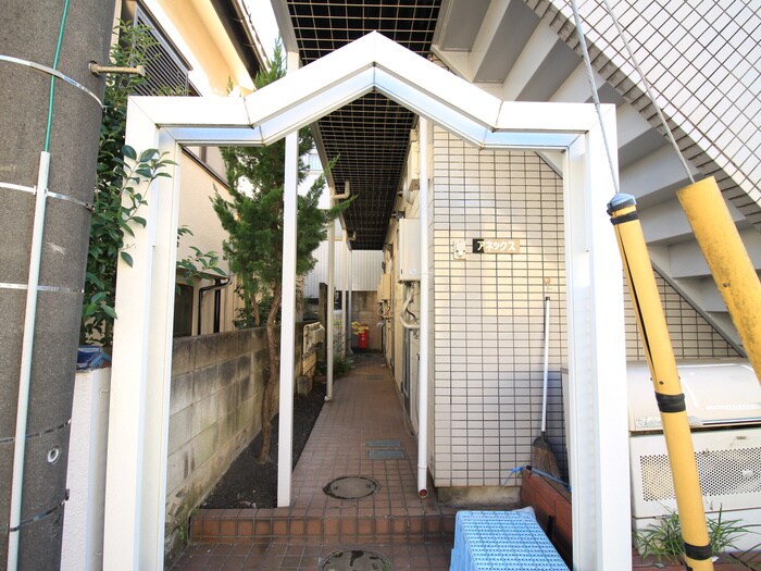 物件外観写真3　(エントランス部分)