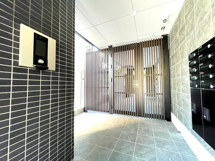 物件外観写真2　(エントランス部分)