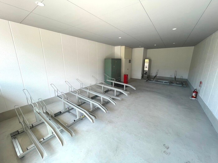 物件外観写真4　(駐輪場)