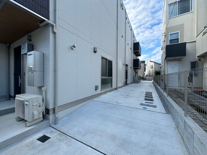 物件外観写真3　(エントランス部分)