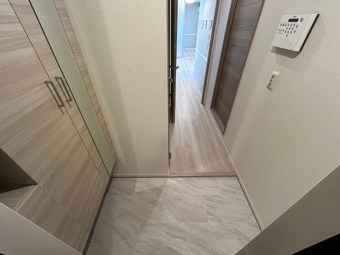 物件内観写真16　(玄関)