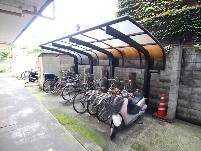 物件外観写真3　(駐輪場)