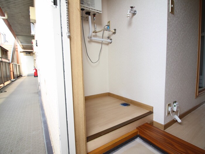 物件内観写真14　(洗濯機置場)