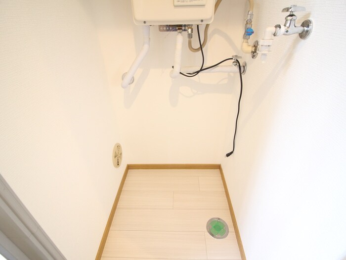 物件内観写真14　(洗濯機置場)