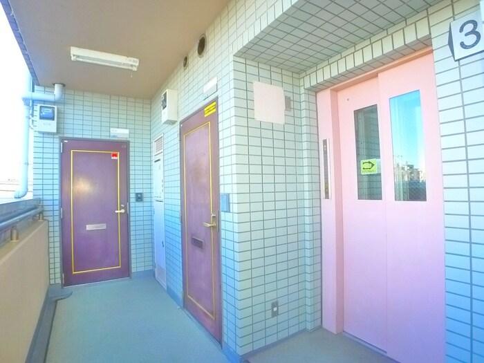 物件外観写真5　(エントランス部分)