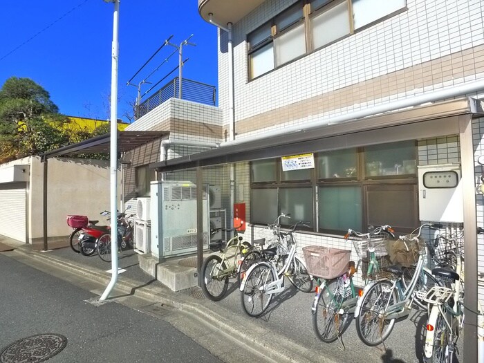 物件外観写真6　(駐輪場)