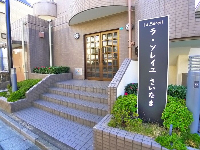 物件外観写真2　(エントランス部分)