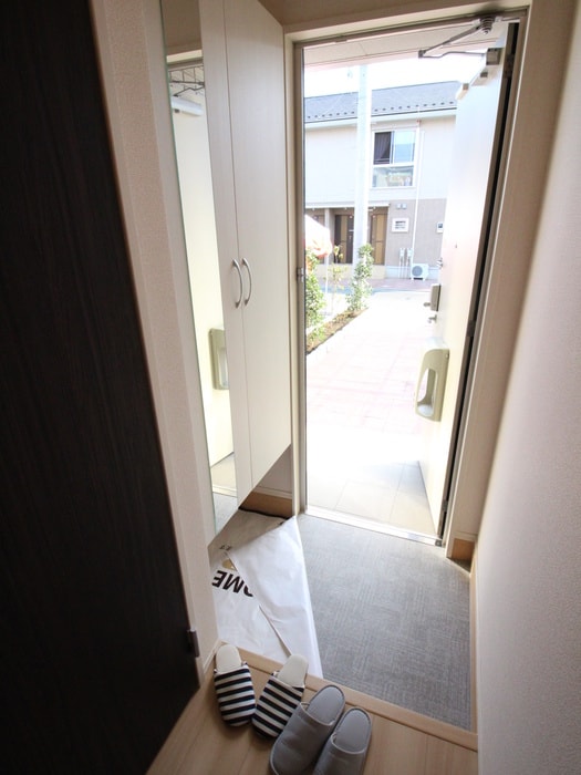 物件内観写真14　(玄関)