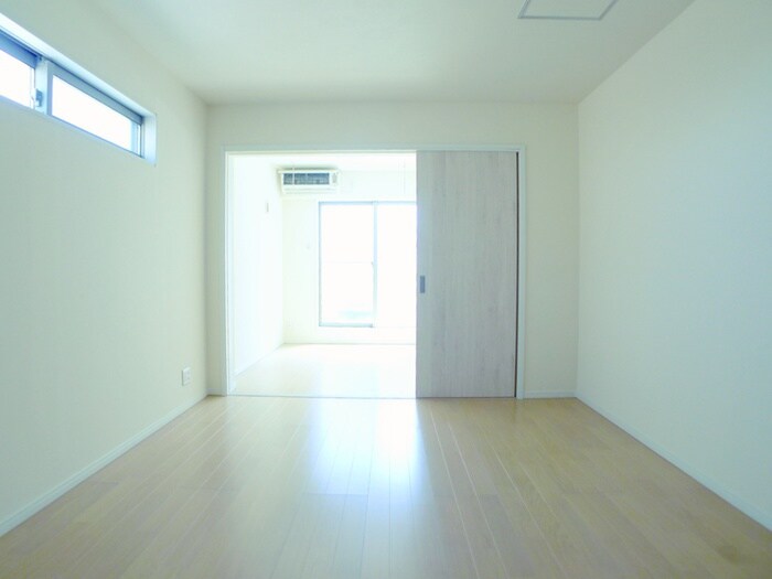 物件内観写真8　(室内からの展望)