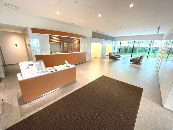 物件外観写真4　(エントランス部分)