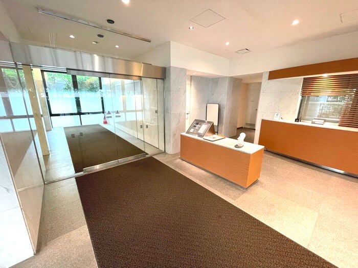 物件外観写真5　(エントランス部分)