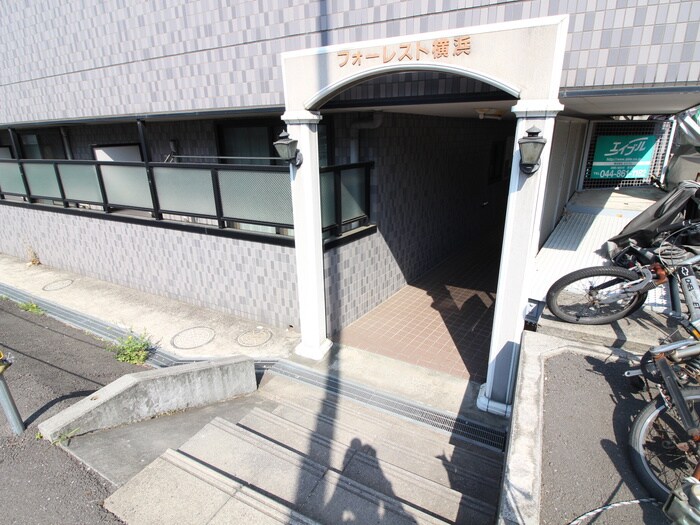 物件外観写真3　(エントランス部分)