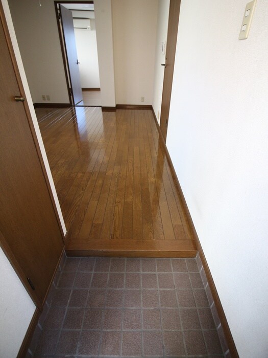 物件内観写真13　(玄関)