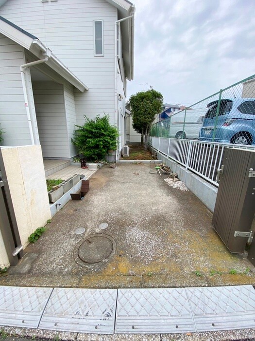 物件外観写真3　(駐車場)