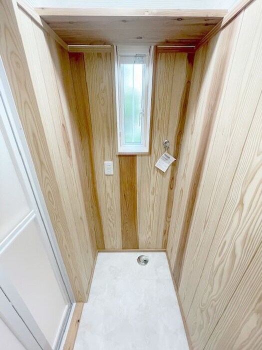 物件内観写真17　(洗濯機置場)