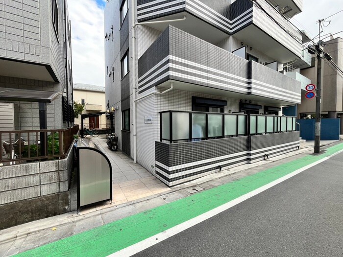 物件外観写真3　(エントランス部分)