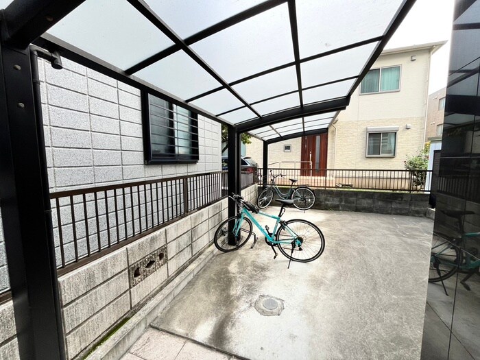物件外観写真5　(駐輪場)