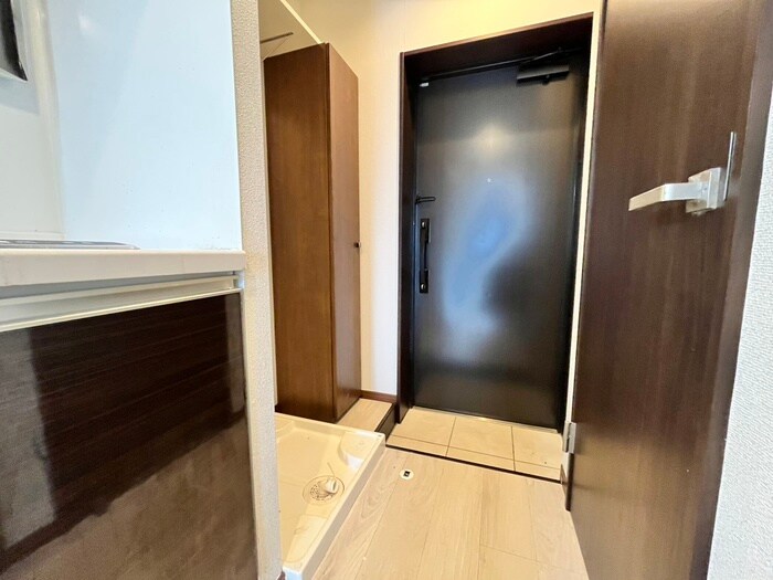 物件内観写真16　(玄関)