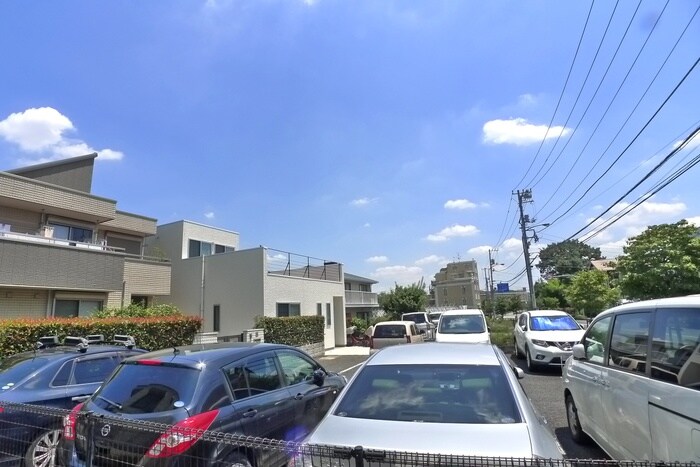 物件外観写真4　(駐車場)