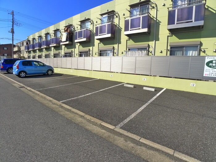 物件外観写真2　(駐車場)