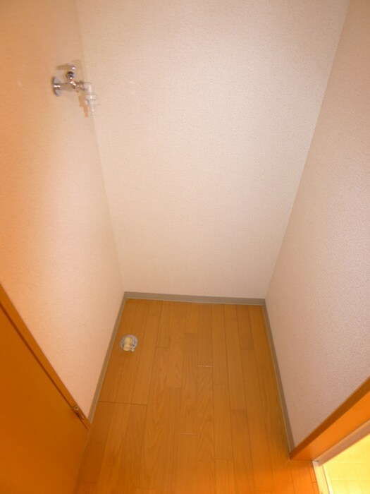 物件内観写真8　(洗濯機置場)