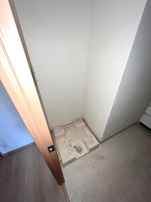 物件内観写真12　(洗濯機置場)